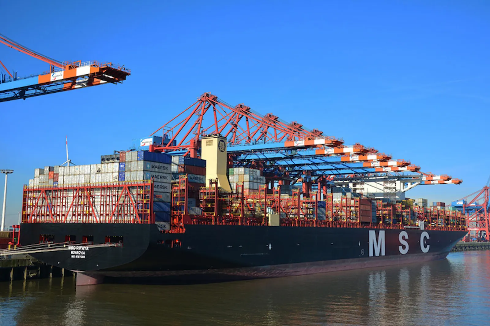 Commercial goods clearing at the border